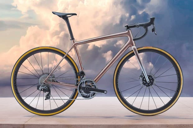 Велосипед Specialized S-WORKS AETHOS DI2, Flake Silver / Red Gold Chameleon Tint / Brushed Chrome (2021) (р. 54)