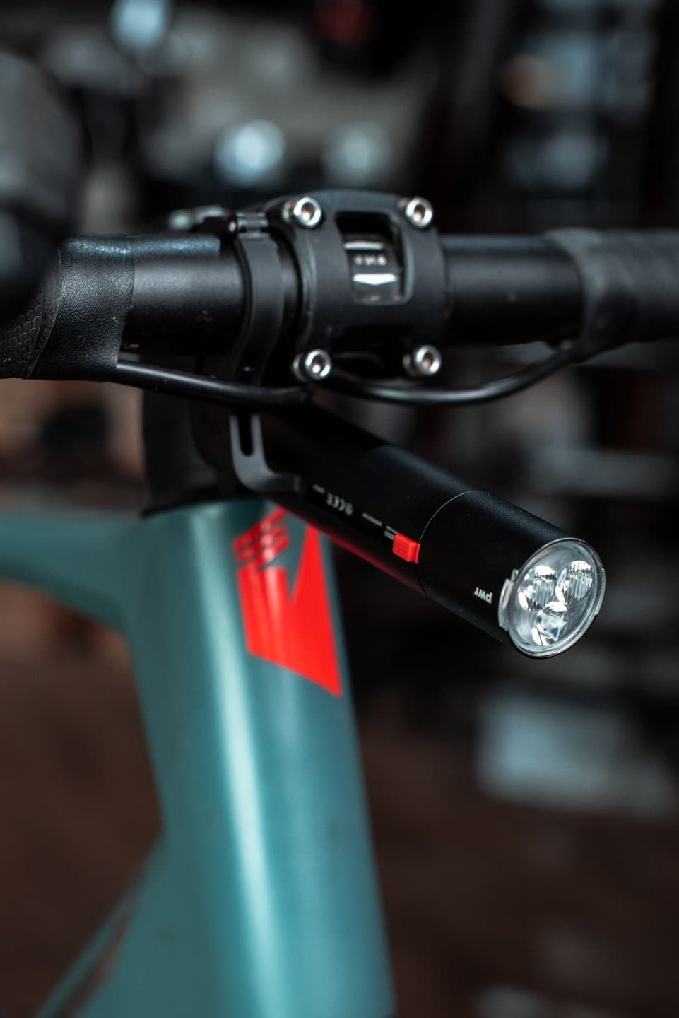 Фонарь передний Knog PWR Road 700, фото 3 из 3