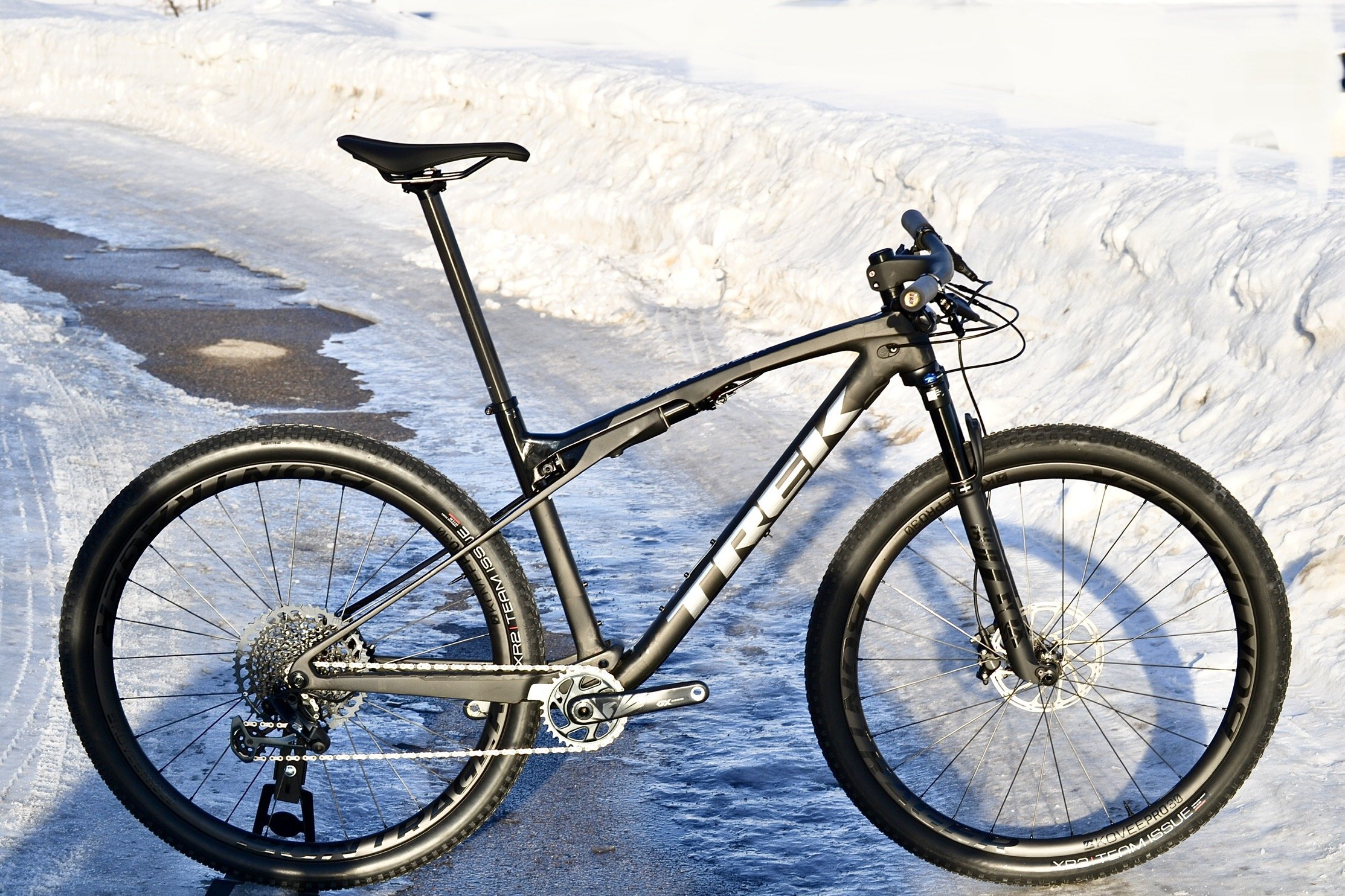 Велосипед горный TREK SUPERCALIBER 9.8 GX, Matte Raw Carbon / Gloss Trek Black